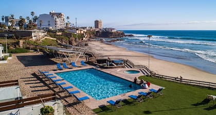 Dog-friendly beach haven with heated pool, hot tub, kitchenette, patio, AC