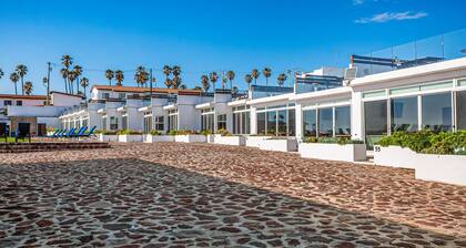 Dog-friendly beach haven with heated pool, hot tub, kitchenette, patio, AC