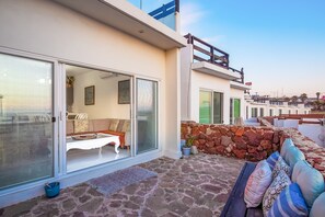 Terrace/patio - Dog-friendly ocean-view villa with patio, outdoor pool, streaming, partial AC (Rosarito)