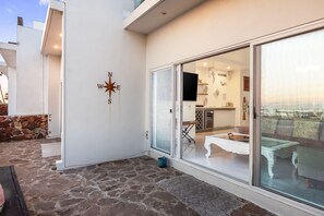 Terrace/patio - Dog-friendly ocean-view villa with patio, outdoor pool, streaming, partial AC (Rosarito)