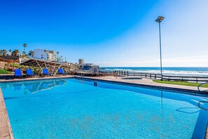 حمام سباحة