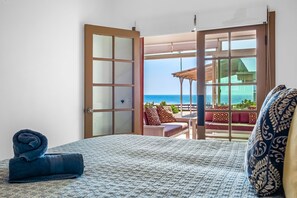 Internet, bed sheets - Dog-friendly villa with beach views, patio, outdoor pool, streaming, partial AC (Rosarito)