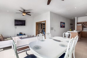Dining - Dog-friendly villa with beach views, patio, outdoor pool, streaming, partial AC (Rosarito)