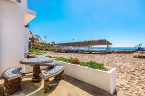 Outdoor dining - Impressive dog-friendly villa with beach views, outdoor pool, patio, streaming (Rosarito)