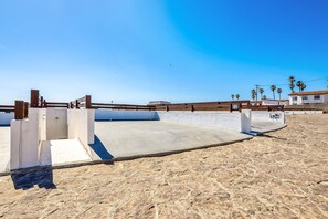 Property grounds - Impressive dog-friendly villa with beach views, outdoor pool, patio, streaming (Rosarito)