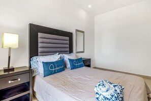 Free WiFi, bed sheets - Impressive dog-friendly villa with beach views, outdoor pool, patio, streaming (Rosarito)