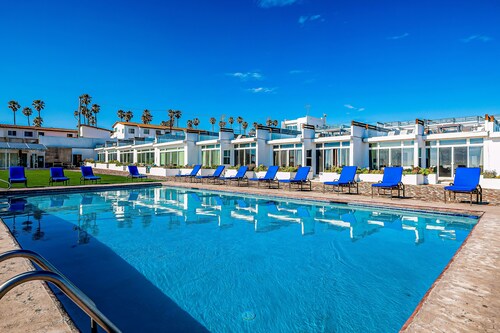 Airy, beach-view dog-friendly villa with patio, outdoor pool, streaming, AC