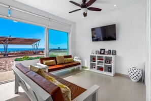 TV - Bright dog-friendly villa with beach views, private patio, outdoor pool, kitchen (Rosarito)