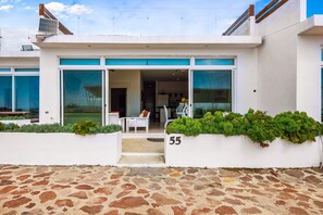 Terrace/patio - Bright dog-friendly villa with beach views, private patio, outdoor pool, kitchen (Rosarito)
