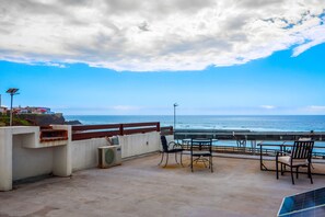 Outdoor dining - Bright dog-friendly villa with beach views, private patio, outdoor pool, kitchen (Rosarito)