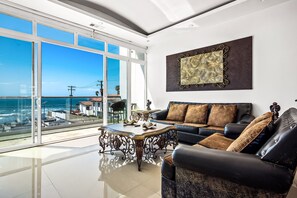 Living area - 2-story dog-friendly villa with outdoor pool, patio, 2 balconies, streaming, AC (Rosarito)