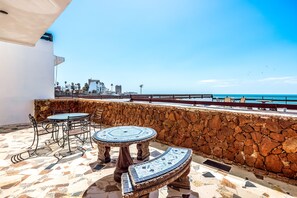 Outdoor dining - 2-story dog-friendly villa with outdoor pool, patio, 2 balconies, streaming, AC (Rosarito)