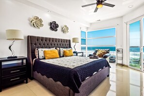 Room - 2-story dog-friendly villa with outdoor pool, patio, 2 balconies, streaming, AC (Rosarito)