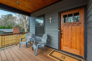 Terrace/patio - Roam Inn | New Build 2 Min. to Downtown Black Mtn! (Black Mountain)