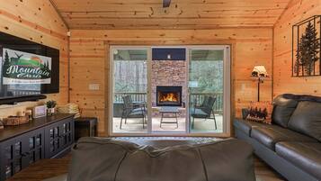 Smart TV, fireplace
