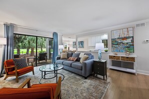 Smart TV - Beautiful newly renovated 3 BR in Sea Pines with Pool and tennis courts (Hilton Head Island)