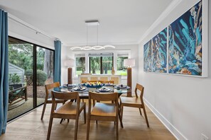 Dining - Beautiful newly renovated 3 BR in Sea Pines with Pool and tennis courts (Hilton Head Island)