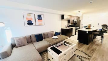 Apartment, 2 Bedrooms, Accessible, Fireplace | Living room