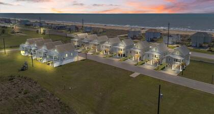 Sunny Beachside Bungalow #4 Steps from the Sand in Galveston