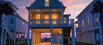 Sunny Beachside Bungalow #5 Steps from the Sand in Galveston