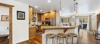 Vail Townhome | Hot Tub, Trails, Fireplace