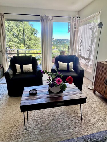 Japanese style inspired  2-bedroom apartment in tranquil Fairfax neighborhood