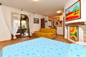 TV - Studio with air conditioning and washing machine (Peroj)