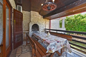 Outdoor dining - Studio with air conditioning and washing machine (Peroj)