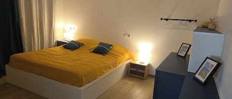 WiFi, bed sheets
