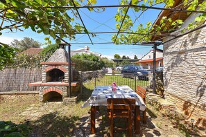 Outdoor dining - Studio with air conditioning and washing machine (Peroj)