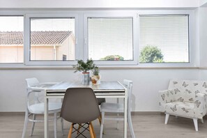 Dining - Holiday apartment tastefully furnished with air conditioning (Pula)