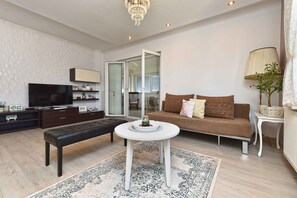 TV - Holiday apartment tastefully furnished with air conditioning (Pula)