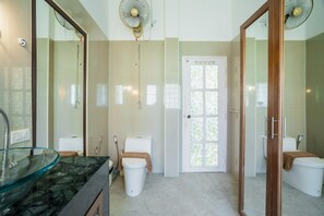 Shower, hair dryer, bidet - Chongko 4 Bed Villa, Few Minutes To Rawai (Rawai)