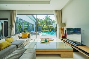 Smart TV, DVD player - Villa Destiny, 4 Bed Private Pool, Near Beaches (Tambon Rawai)