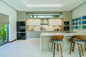 Private kitchen - Villa Destiny, 4 Bed Private Pool, Near Beaches (Tambon Rawai)