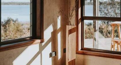 Numie - Retreat House