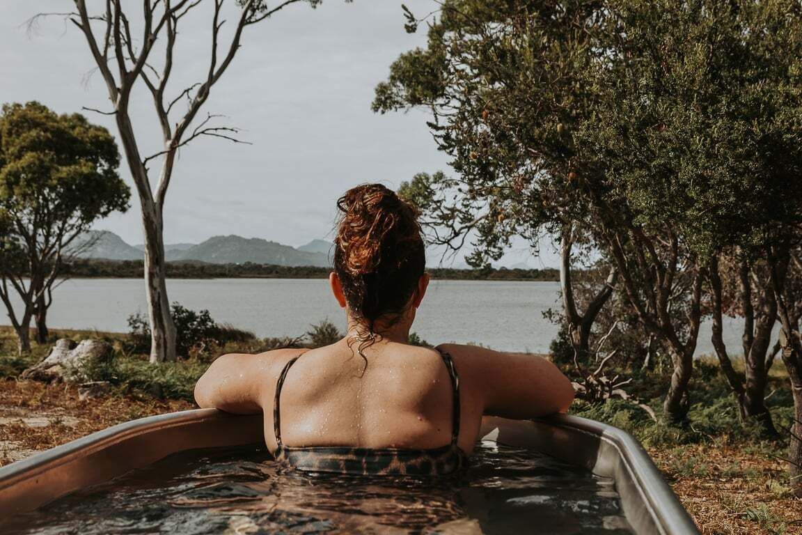 Outdoor spa tub