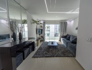 3 bedrooms - Apto com 2 Vagas e Churrasqueira a 200m da Praia (Guarujá)