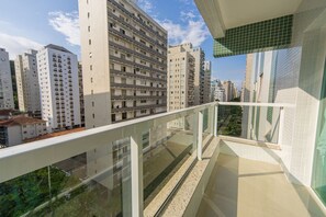 3 bedrooms - Apto com 2 Vagas e Churrasqueira a 200m da Praia (Guarujá)
