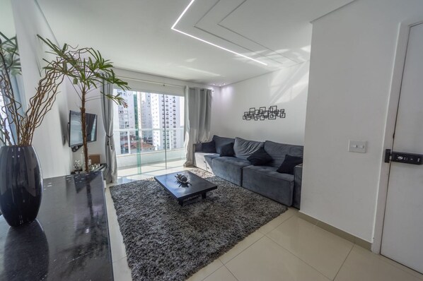 House, Smoking | 3 bedrooms - Apto com 2 Vagas e Churrasqueira a 200m da Praia (Guarujá)