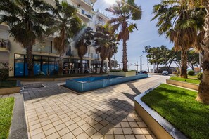 Apartment - Beachfront Apartment With Pool Access (Shengjin)