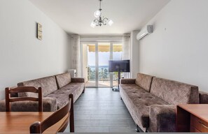 Apartment - Beachfront Apartment With Pool Access (Shengjin)