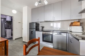 Apartment - Beachfront Apartment With Pool Access (Shengjin)