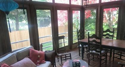 Beautiful, spacious family-perfect 5-bdrm home w AC -train to Boston, World Cup
