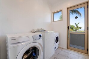 Interior - The Gardens 3 Bedroom with Pool and Air-Con (Auckland South)