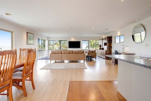 Interior - The Gardens 3 Bedroom with Pool and Air-Con (Auckland South)