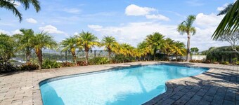 The Gardens 3 Bedroom with Pool and Air-Con