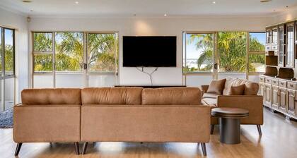 The Gardens 3 Bedroom with Pool and Air-Con