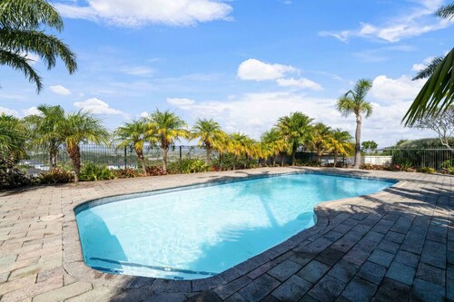 The Gardens 5 Bedroom Estate with Pool and Air-Con