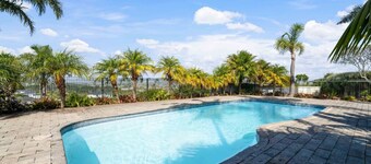 The Gardens 5 Bedroom Estate with Pool and Air-Con